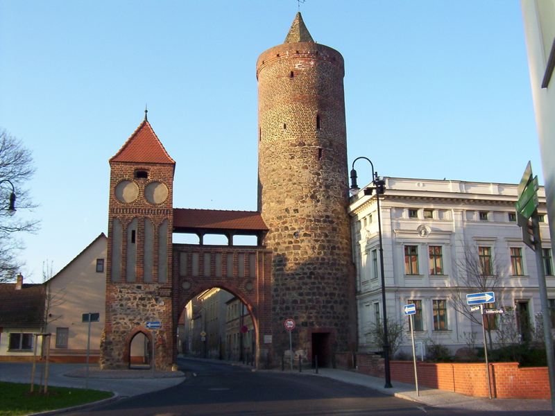 Historisches Zinnaer Tor in Jüterbog nahe der Mauritius-Apotheke